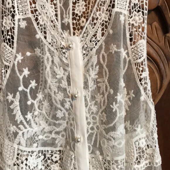 Very pretty lace vest. - Picture 2 of 6